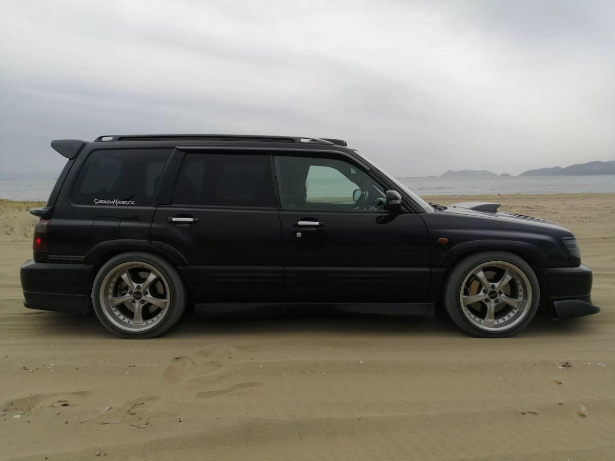 Чёрный Субару Форестер сф5