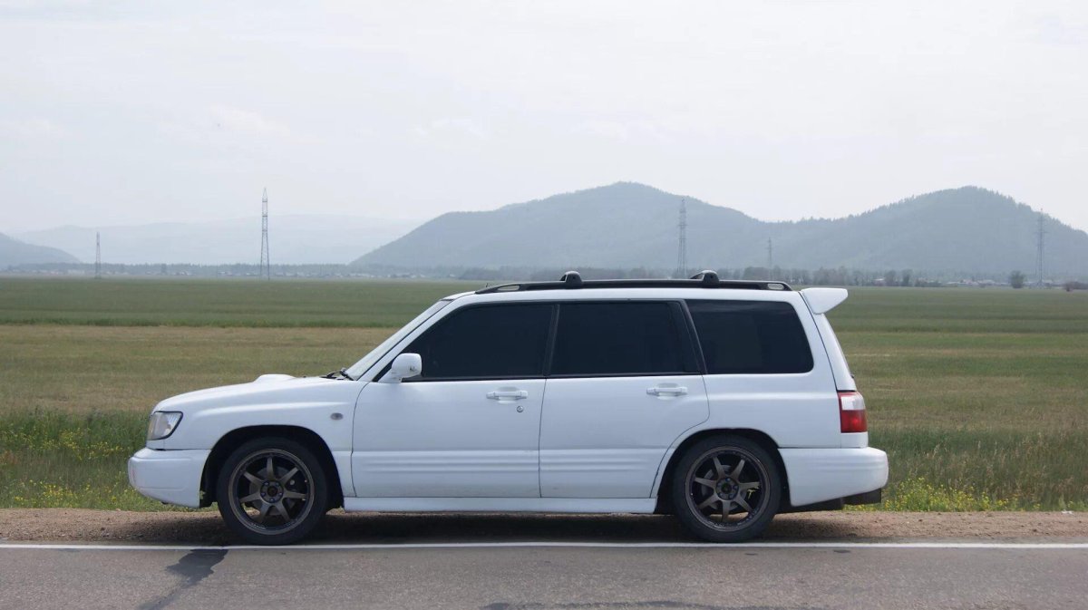 Subaru Forester sf5 белый