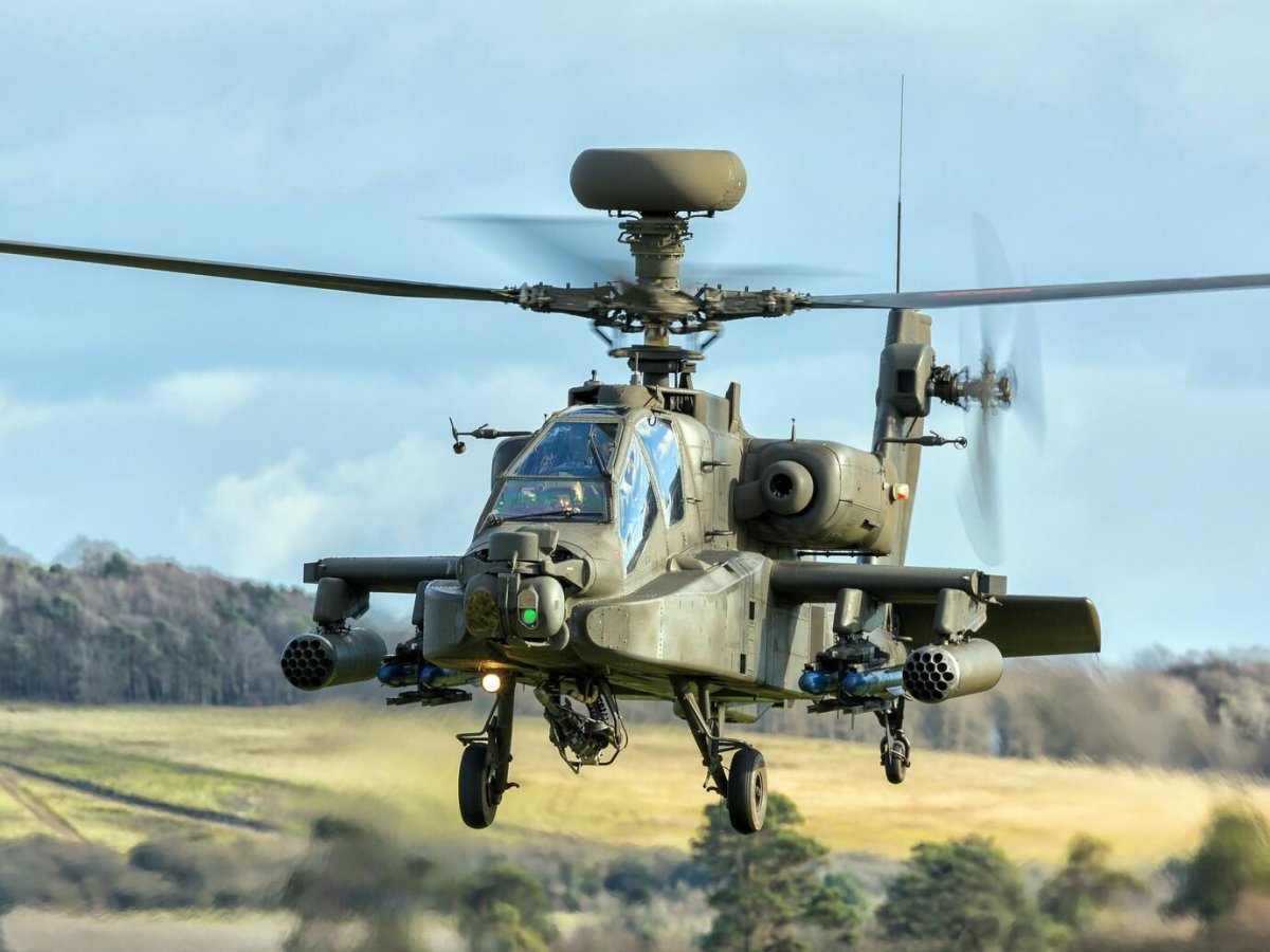 Военный вертолет Апач 64