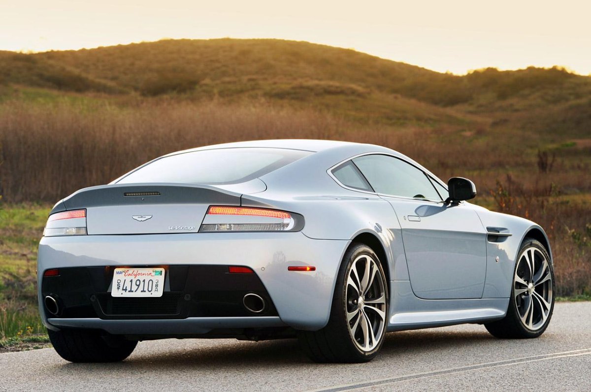Aston Martin v12 Vantage