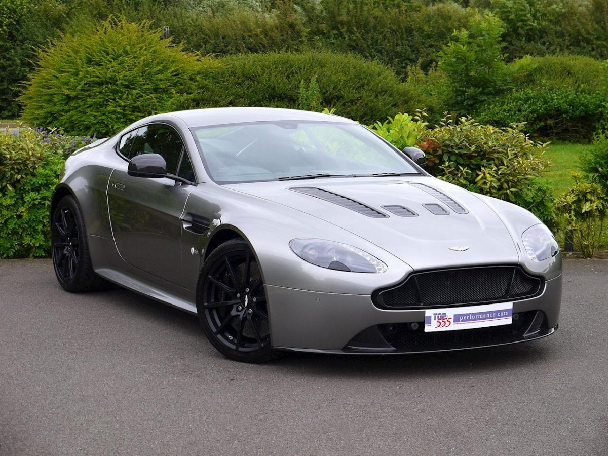 Астон Мартин v12 Vantage