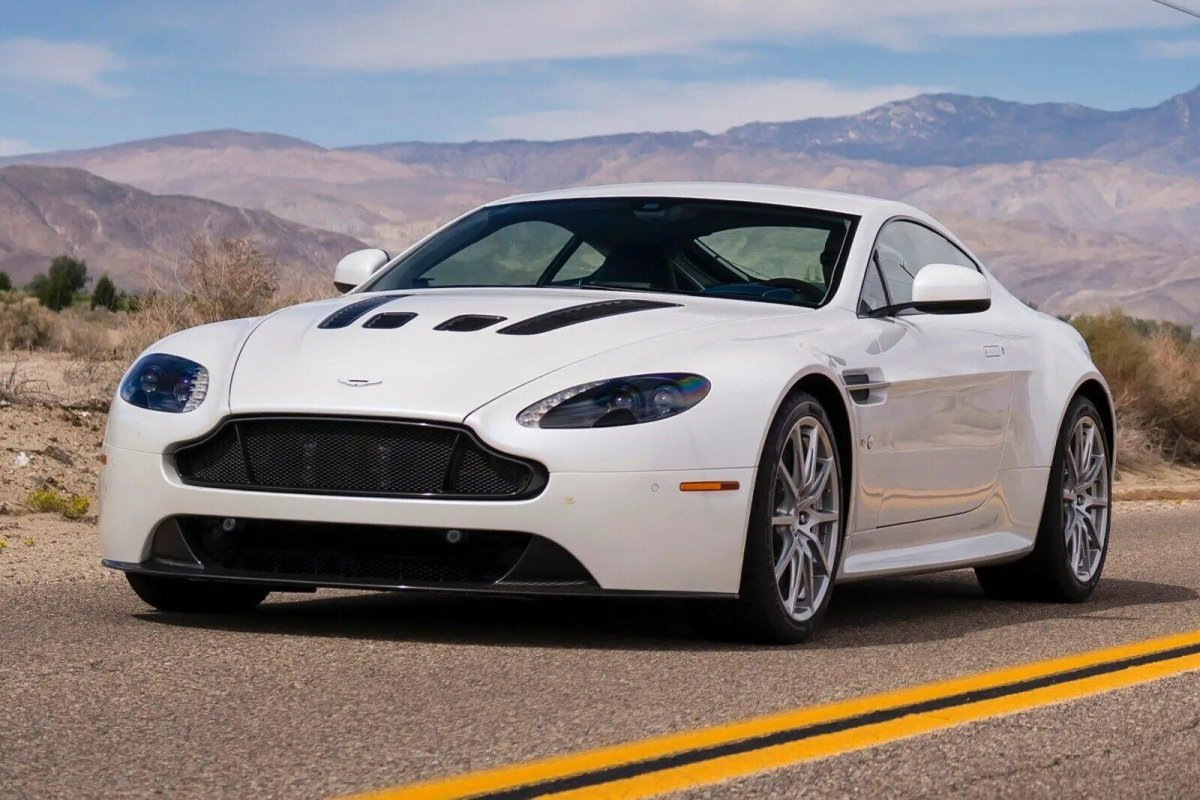 Aston Martin v12