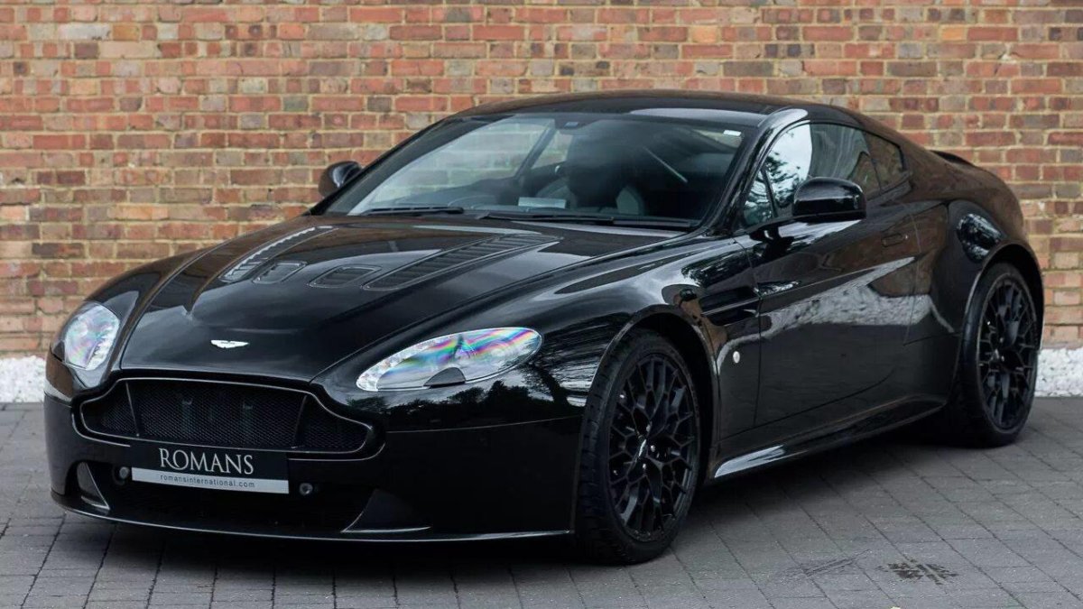 Aston Martin v12 Vantage