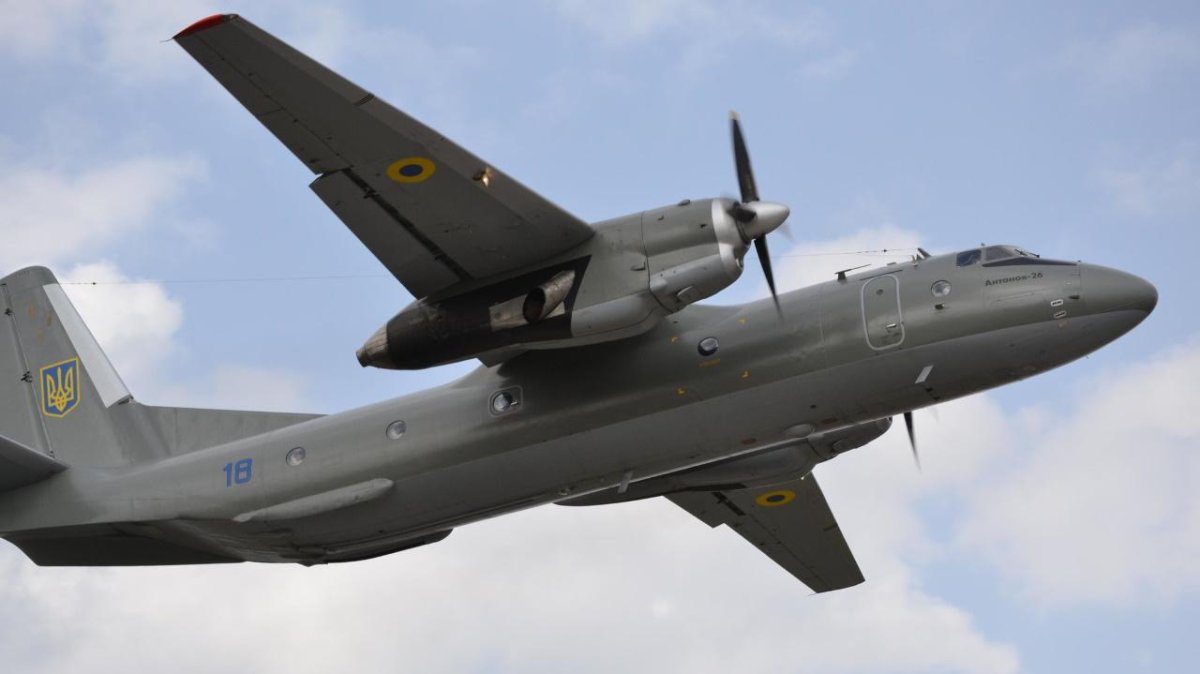 АН-26 военно-транспортный самолёт
