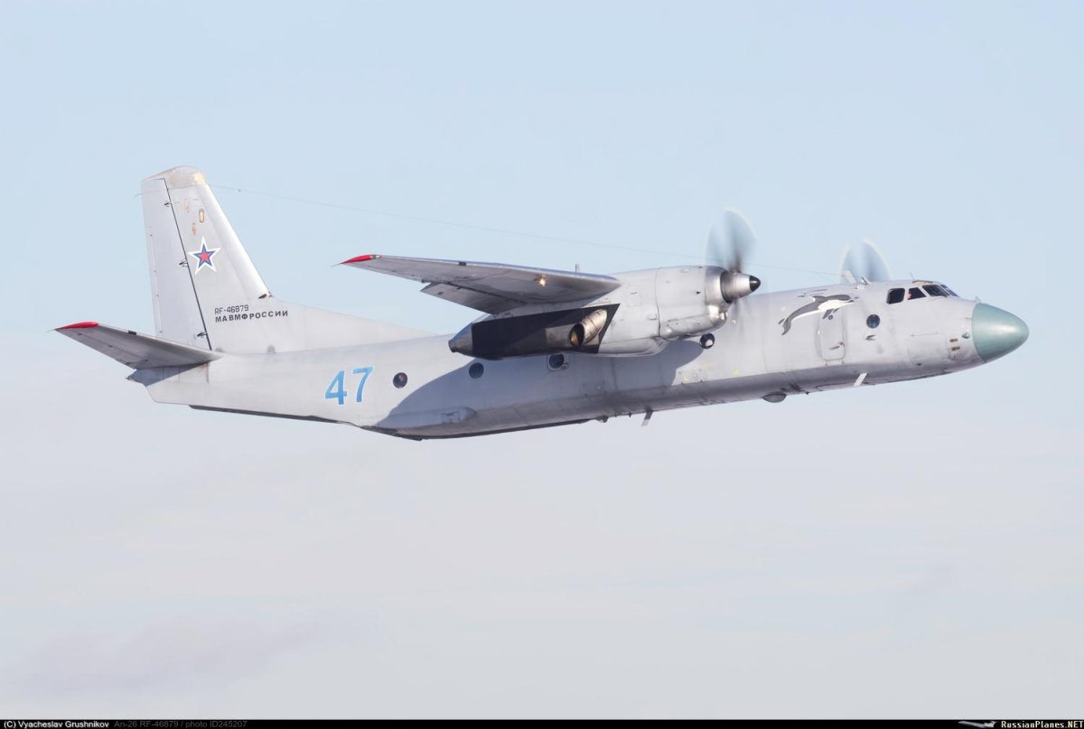АН-26 военно-транспортный самолёт