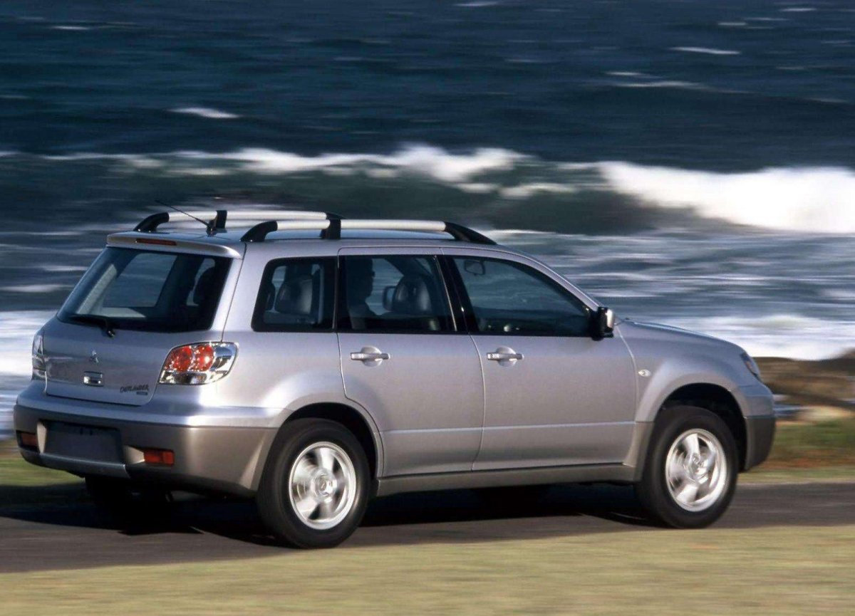Митсубиси Аутлендер 1 поколения