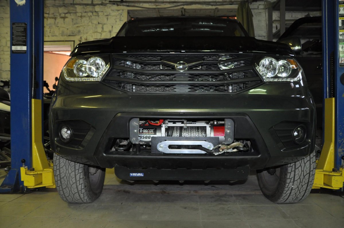 Лебедка УАЗ Патриот в штатный бампер 2012