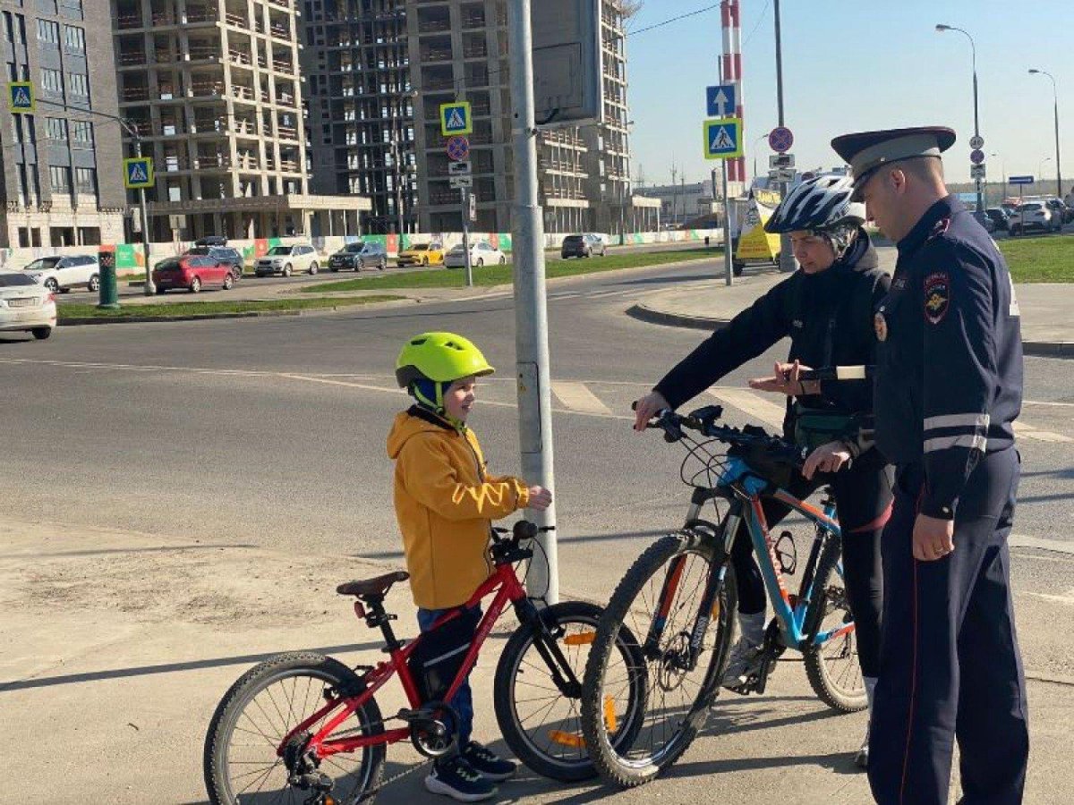 Велосипед на дороге