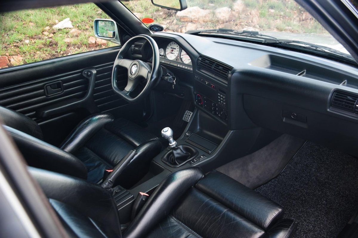 BMW e30 седан салон