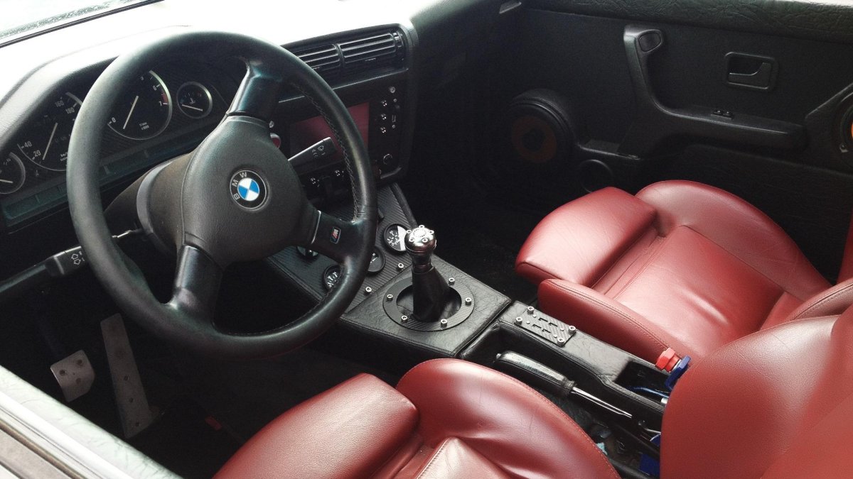 Тюнинг салона БМВ е30