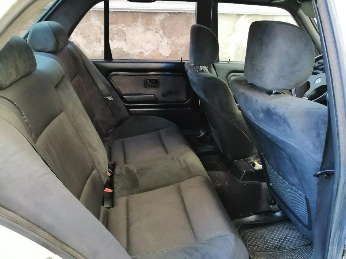 BMW e30 седан салон