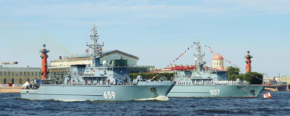 Морской тральщик Владимир Емельянов