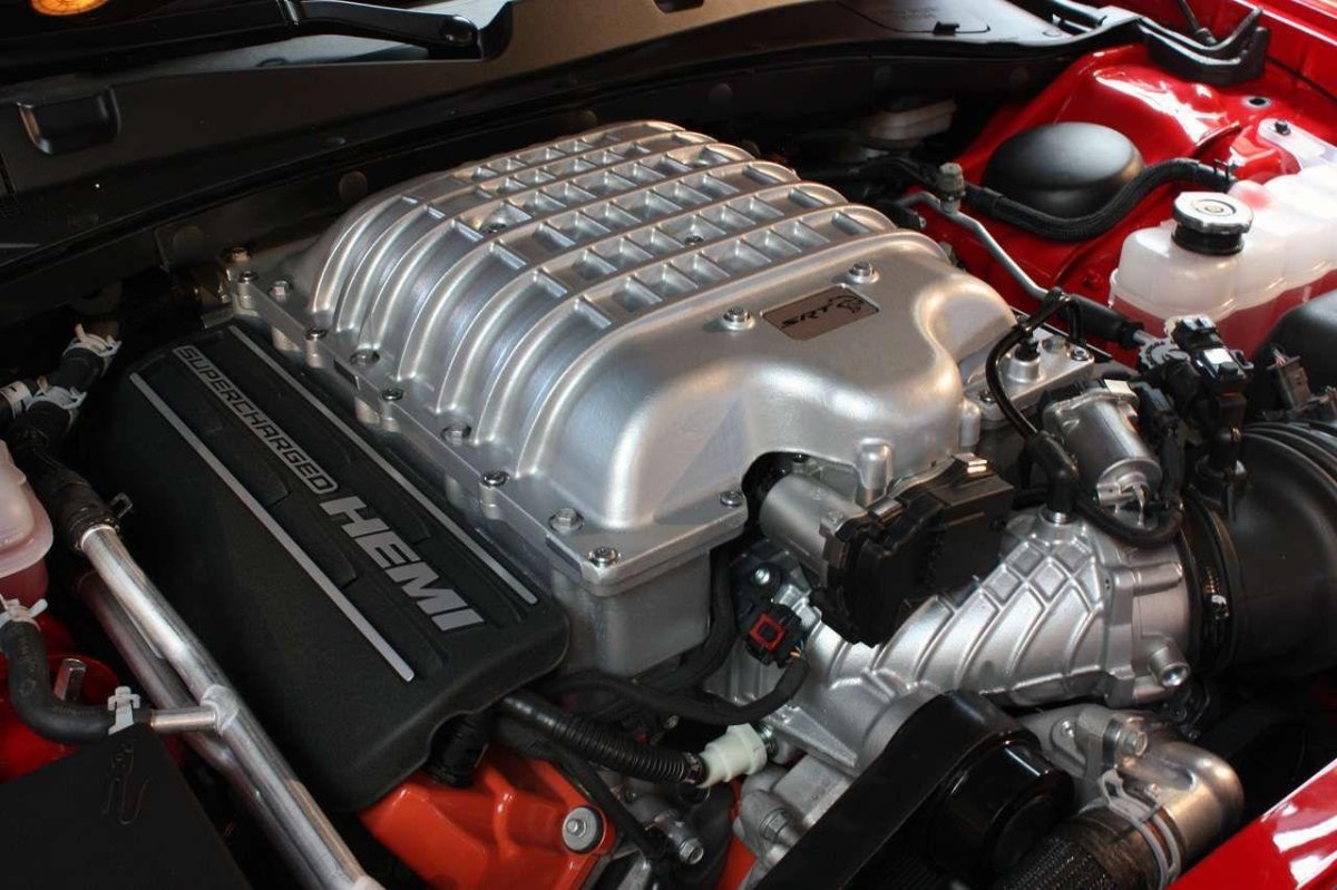 Dodge Charger Hellcat мотор