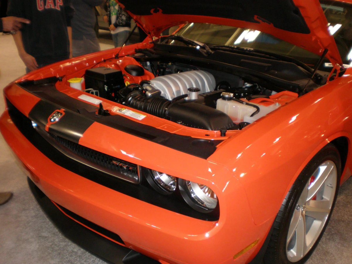 Мотор Додж Челленджер