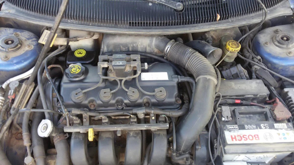 Двигатель dodge Neon 2.0