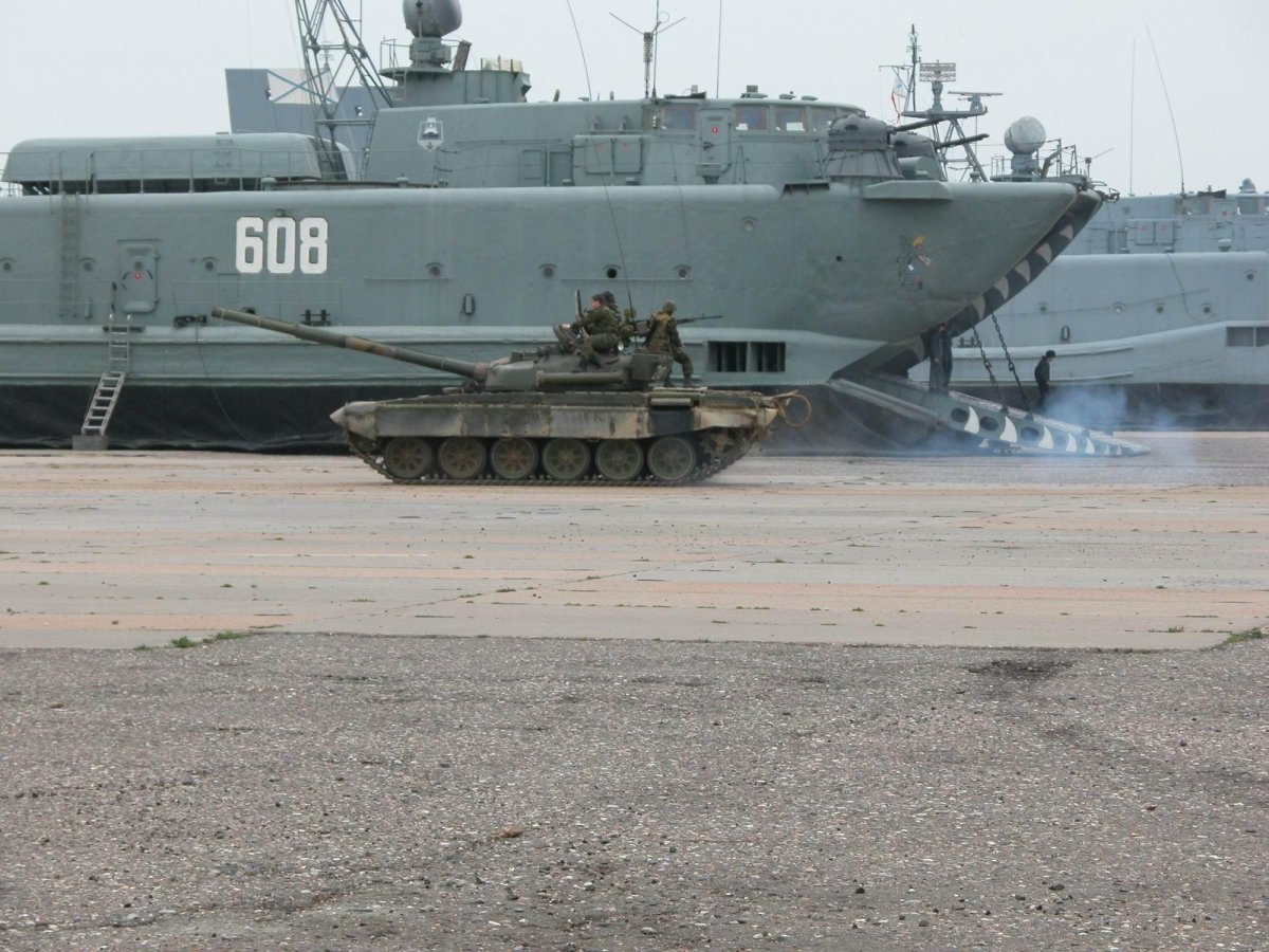 Малый десантный корабль МДК 106