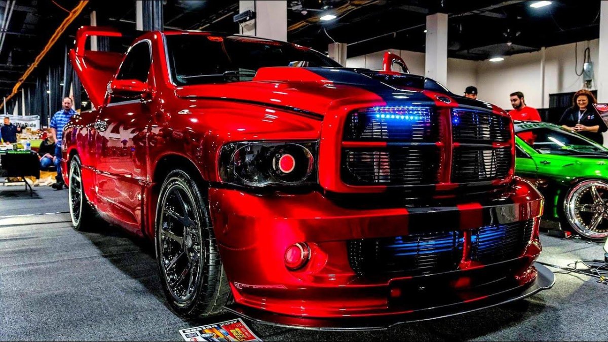 Dodge Ram 1500 красный