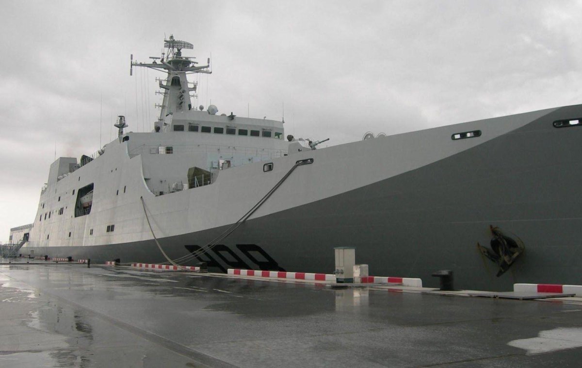 Китай 071   десантный корабль