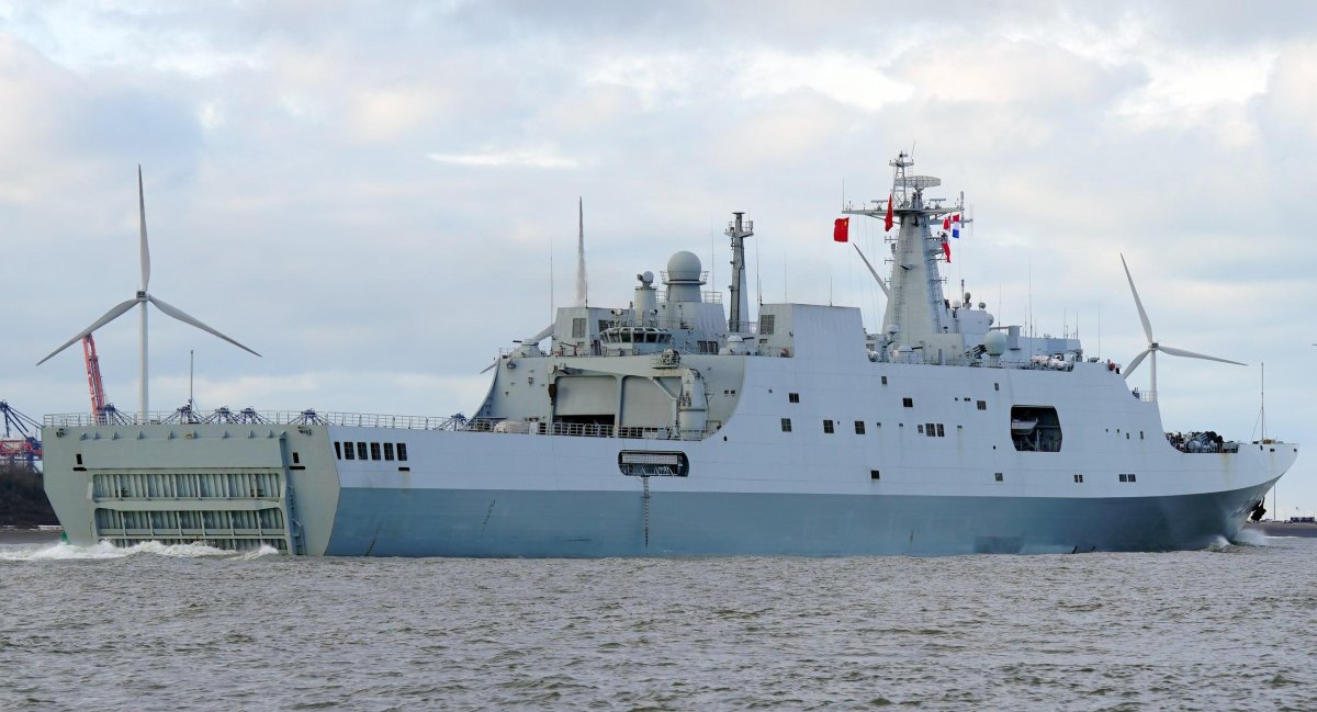 Китайский десантный корабль 071