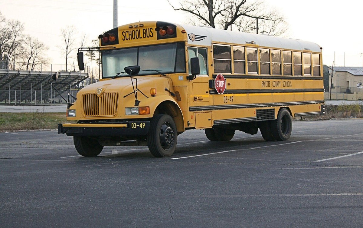 Желтый школьный автобус США