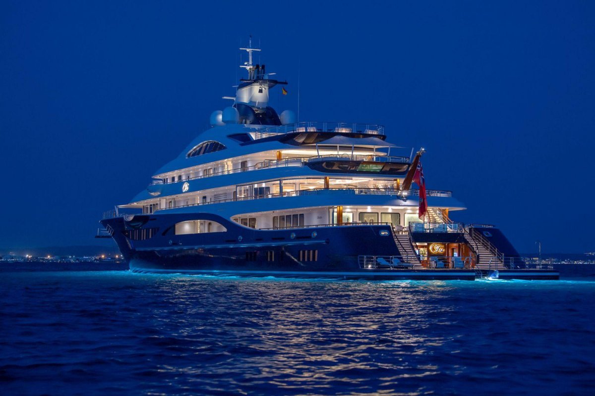 Яхта Lurssen tis