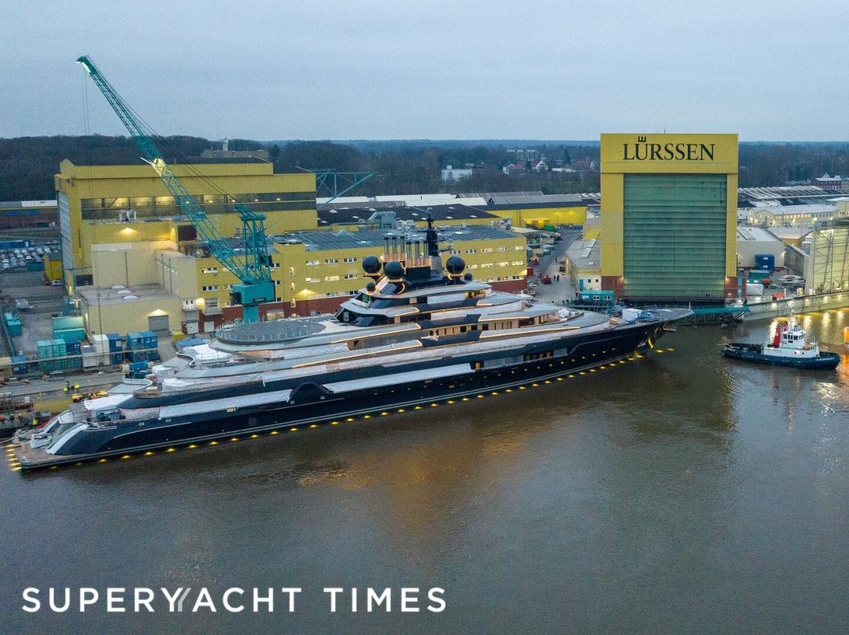 Яхта Ахметова