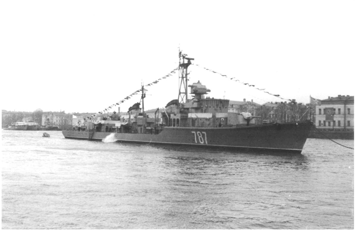 Эсминец на Неве 347