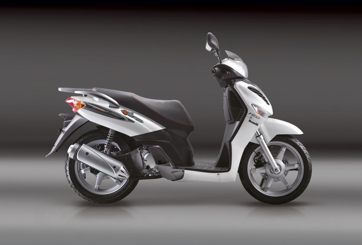 Скутер Benelli 150