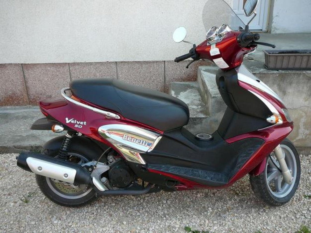 Benelli Velvet 150