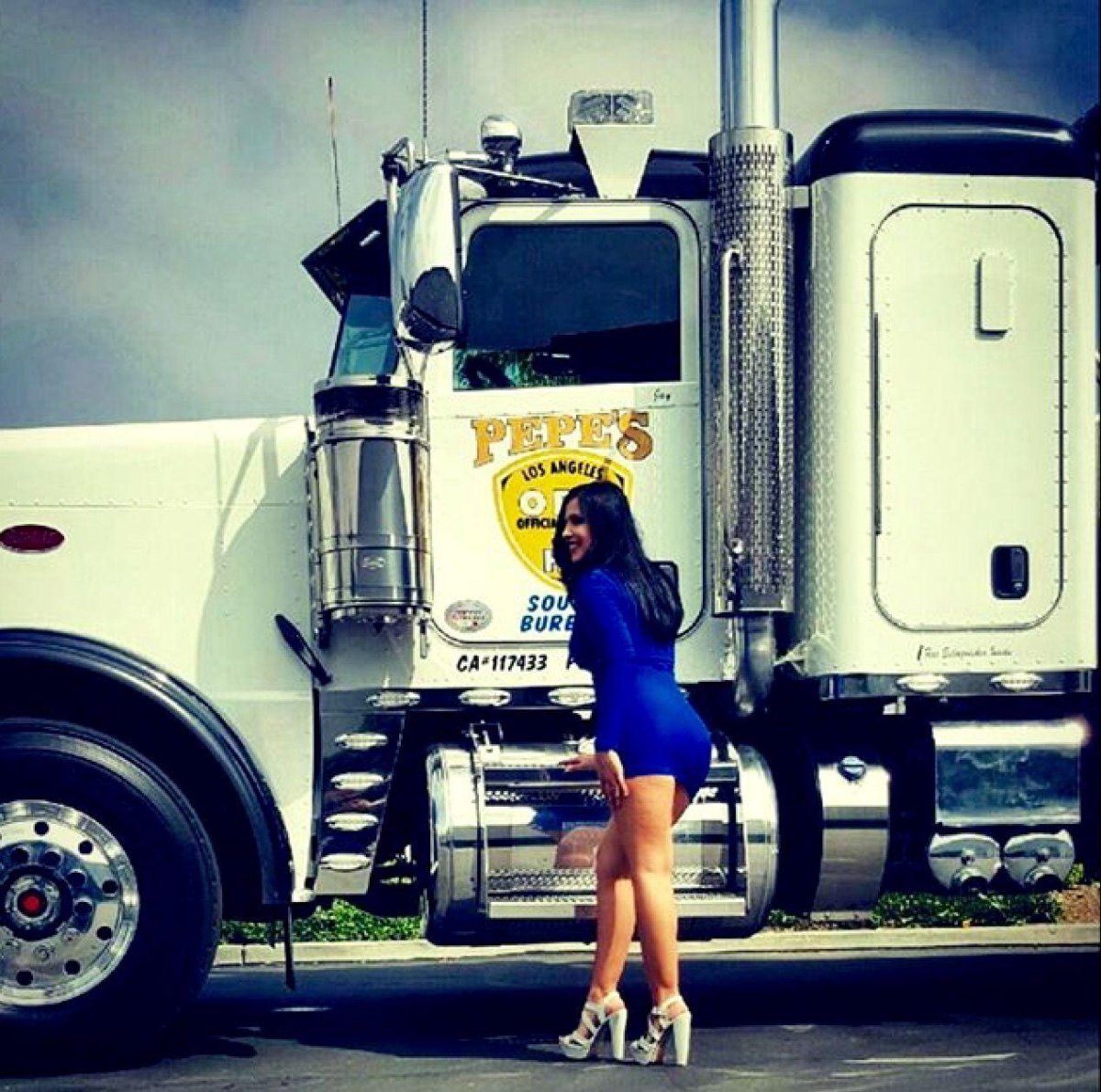 Красивые девушки и Грузовики