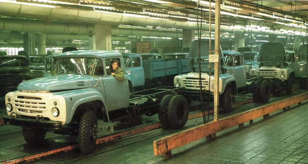 ЗИЛ 130 на заводе