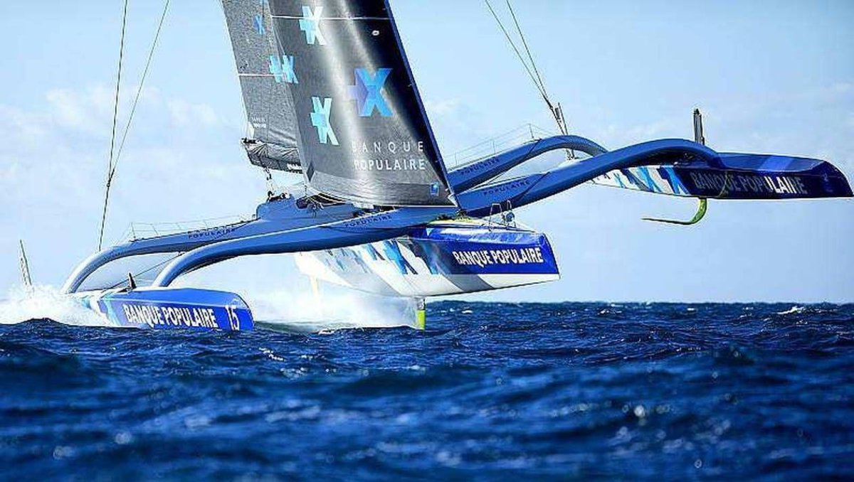 Яхта тримаран