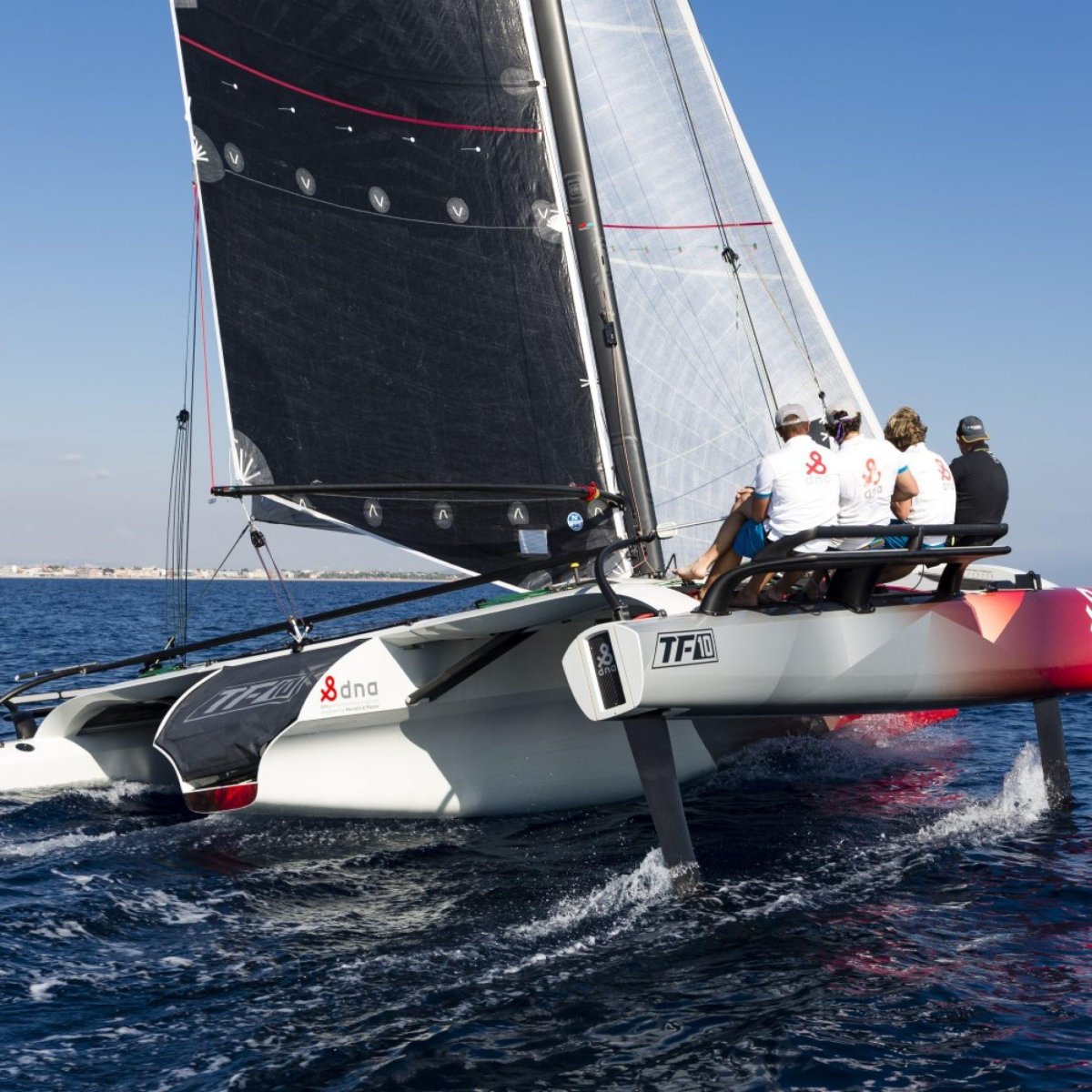 Тримаран tf10