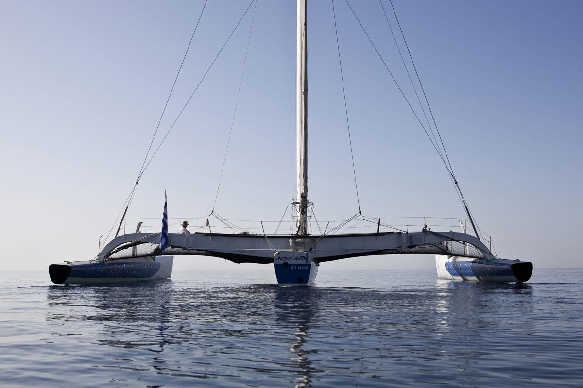 Парусно-моторный тримаран Финвал