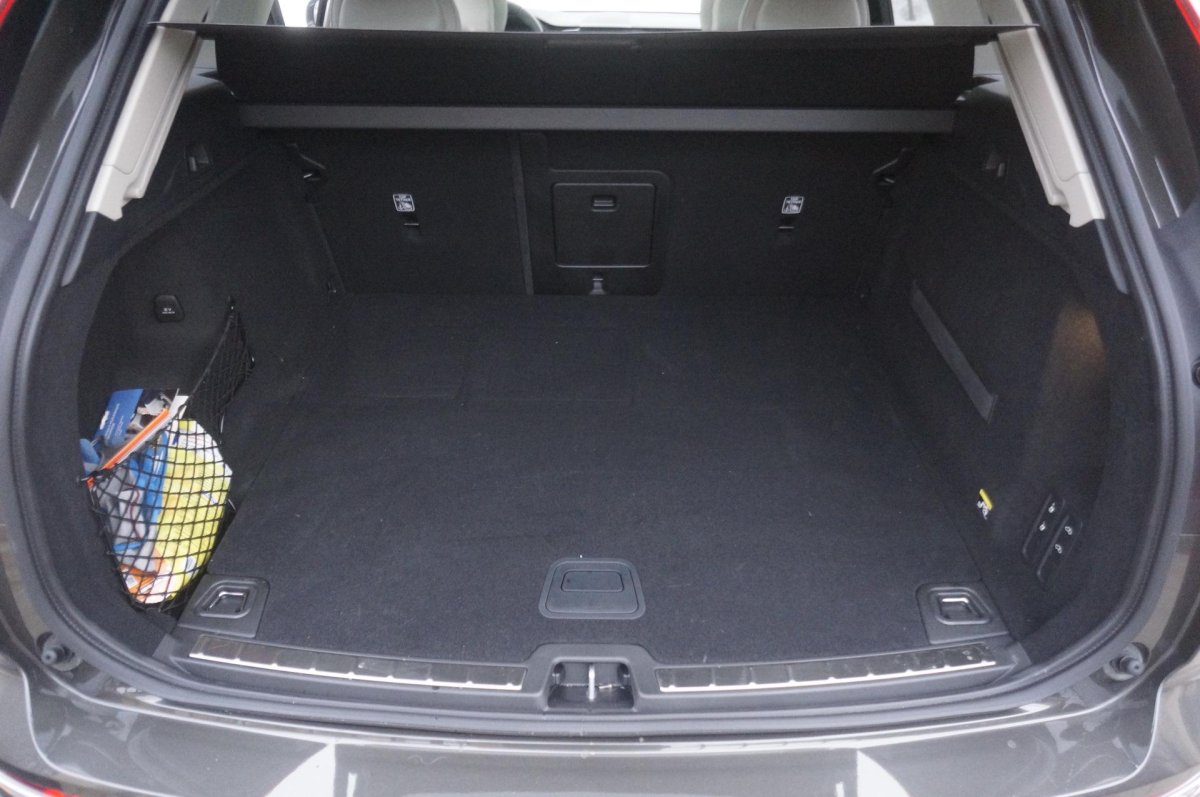 Ширина багажника Вольво хс60