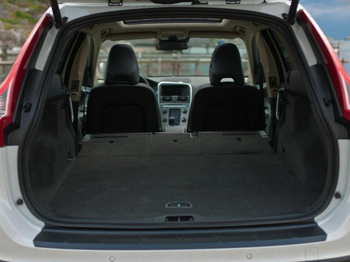 Габариты багажника Вольво хс60