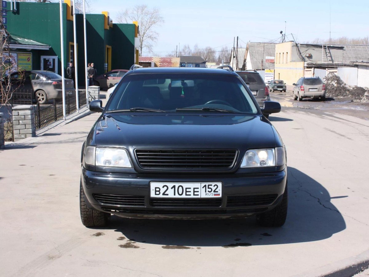 Черная решетка в Ауди 100