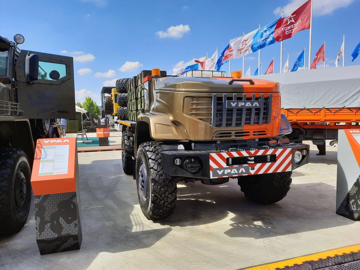 Автомобиль Урал 2022