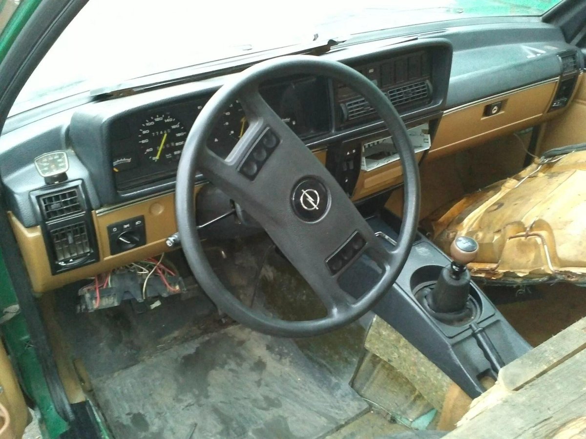 Опель рекорд 1982 салон