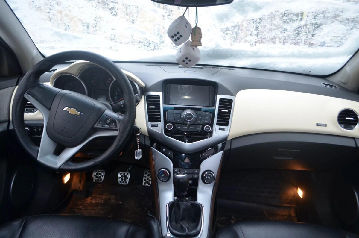 Chevrolet Cruze 2012 торпеда