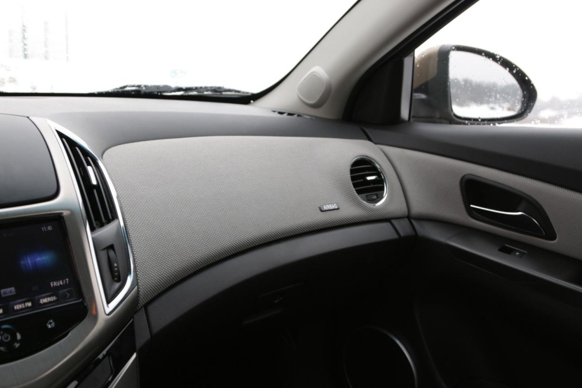 Вставки Торпедо Шевроле Круз