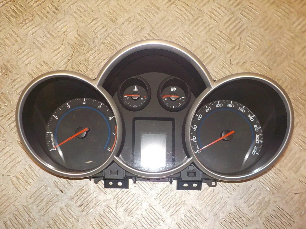 Панель приборов Chevrolet Cruze