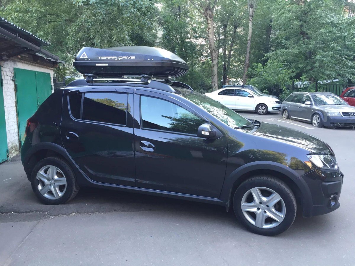 Автобокс на Рено Сандеро степвей 2