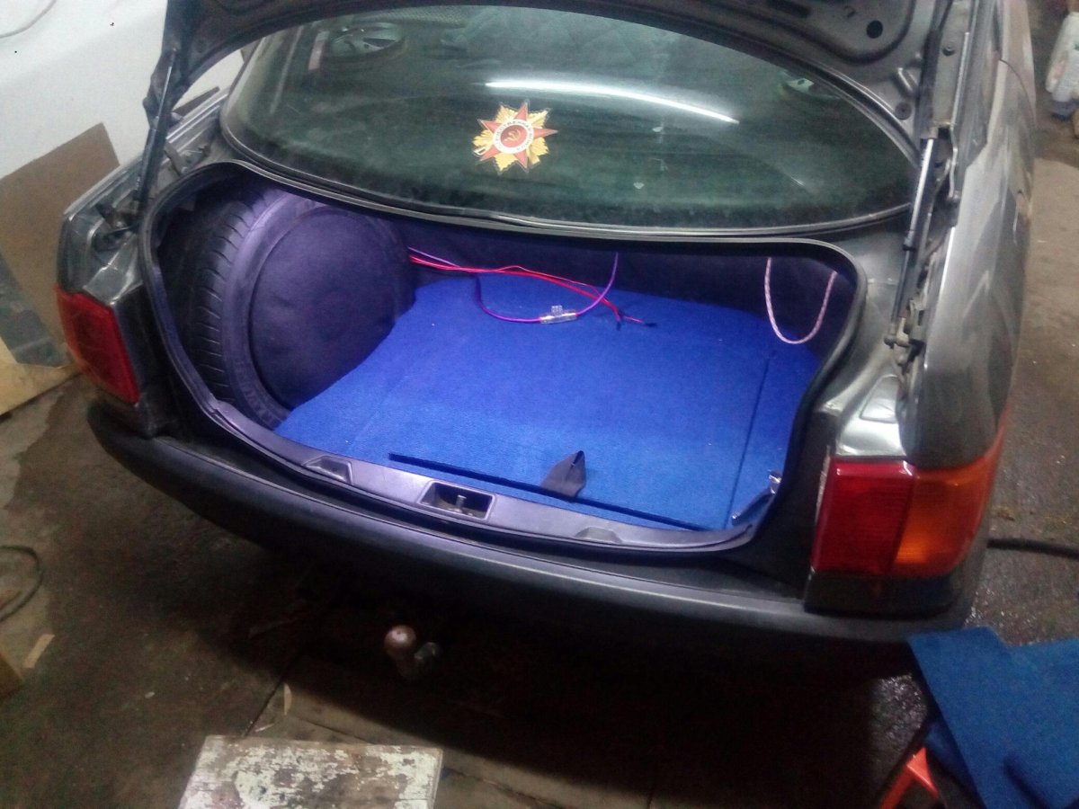 Пол в багажник Ауди 80 б3