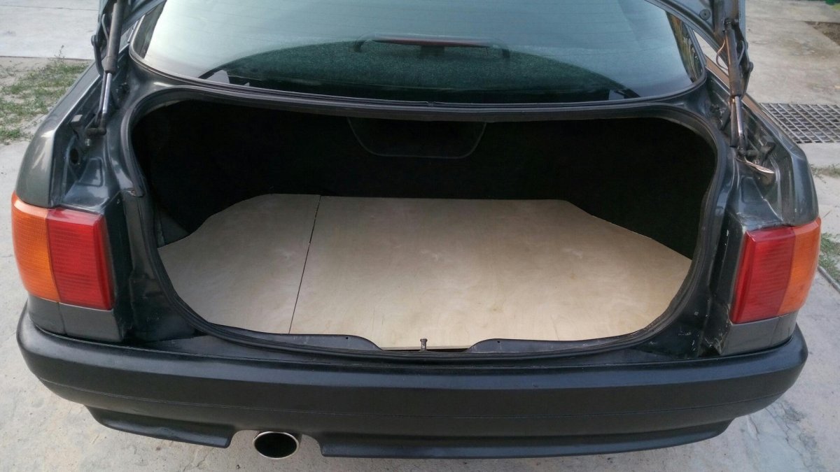 Ровный пол багажника Ауди 80 б3