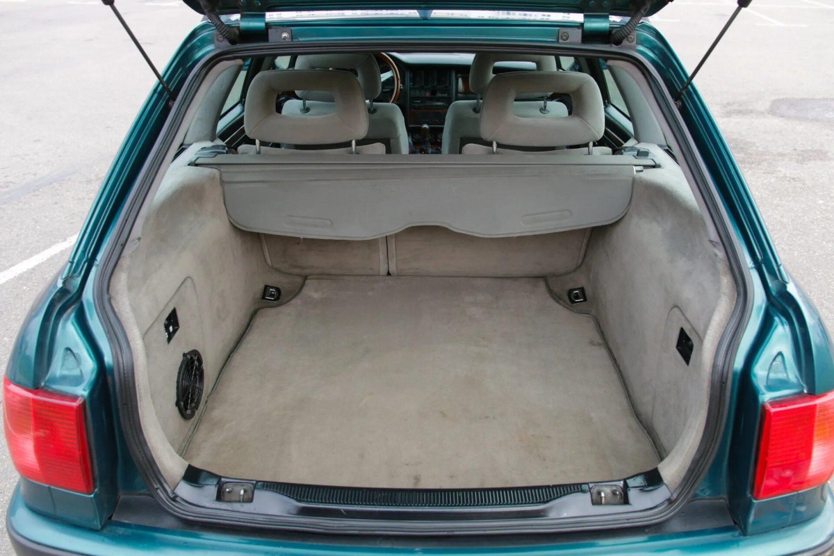 Ауди а6 Авант багажник c4