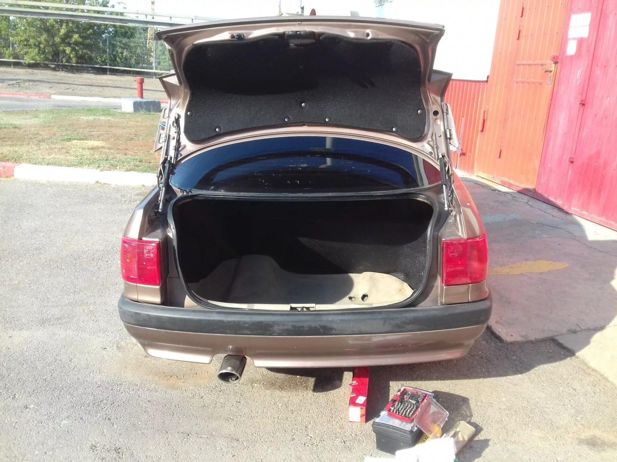 Багажник Ауди б3