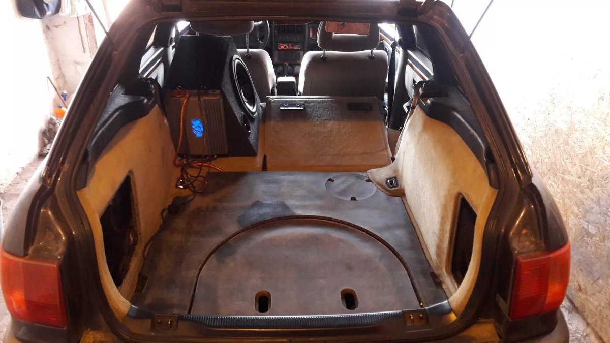 Саб в Ауди 80