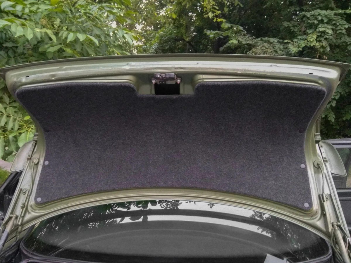 Обшивка крышки багажника Ауди 80 б3