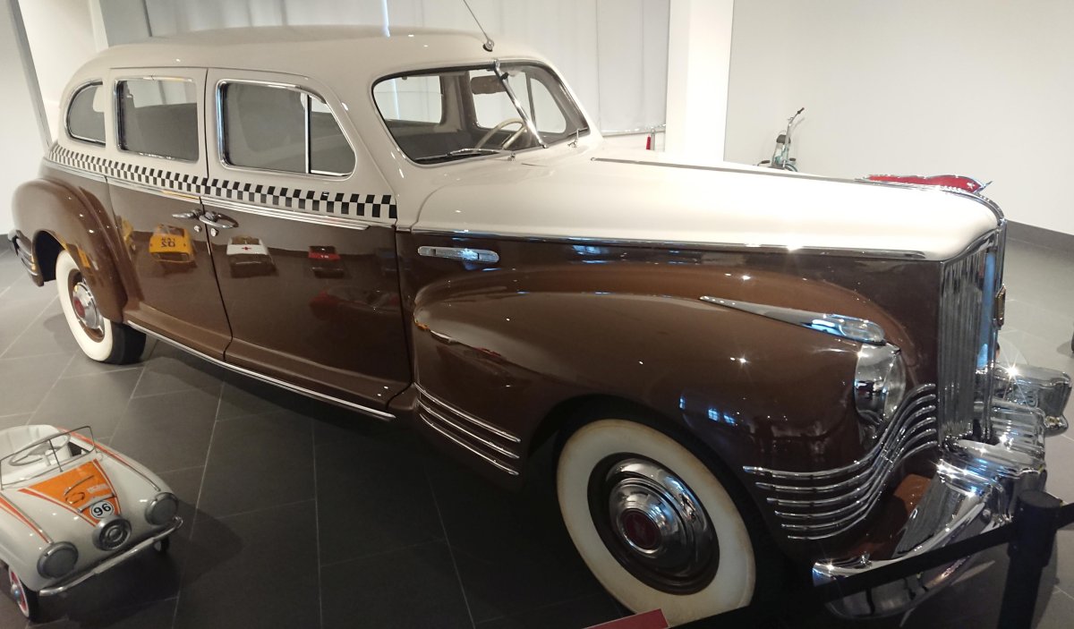 ЗИС парадный